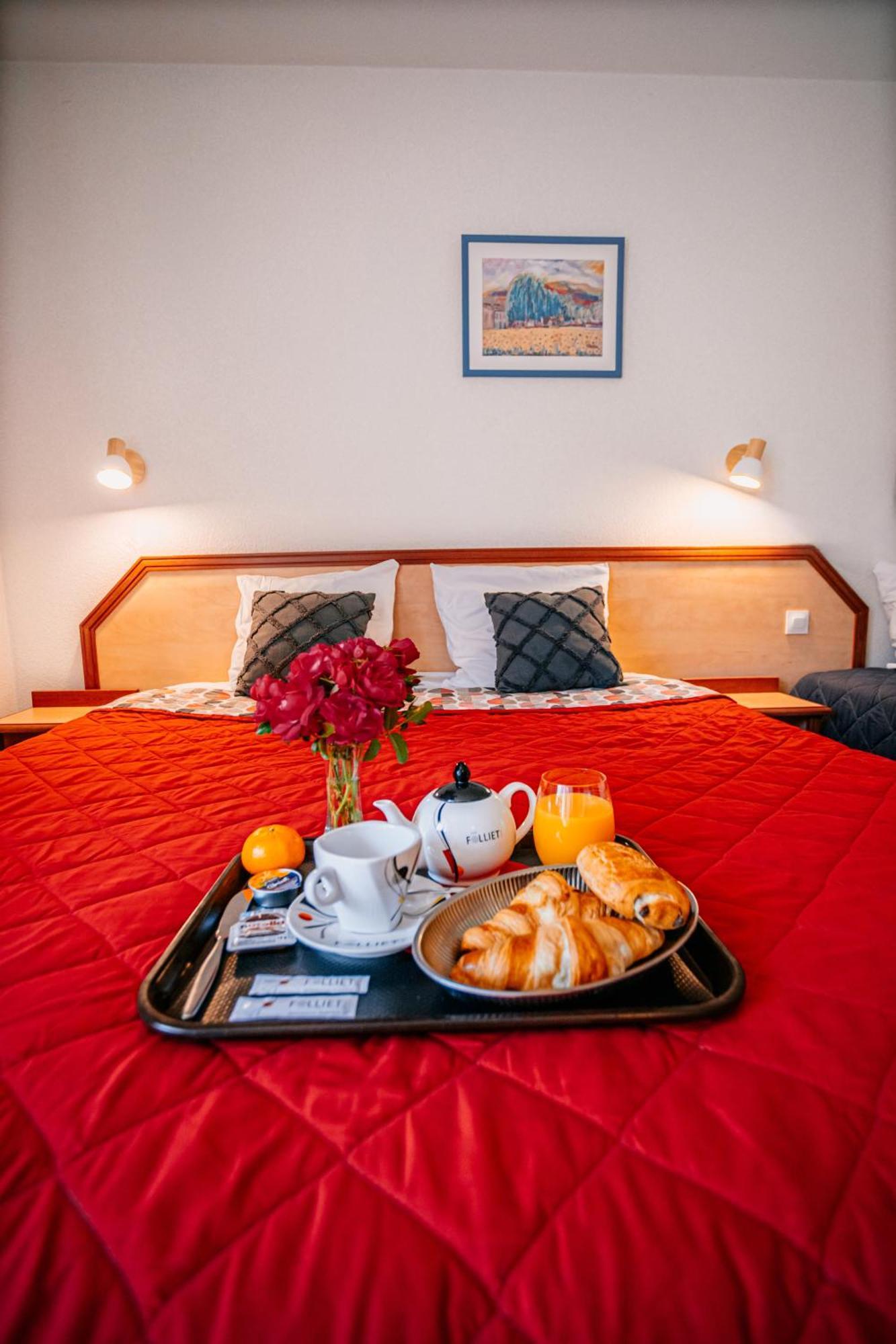 Hotel Le Montaigu Люс-Сен-Совер Екстериор снимка