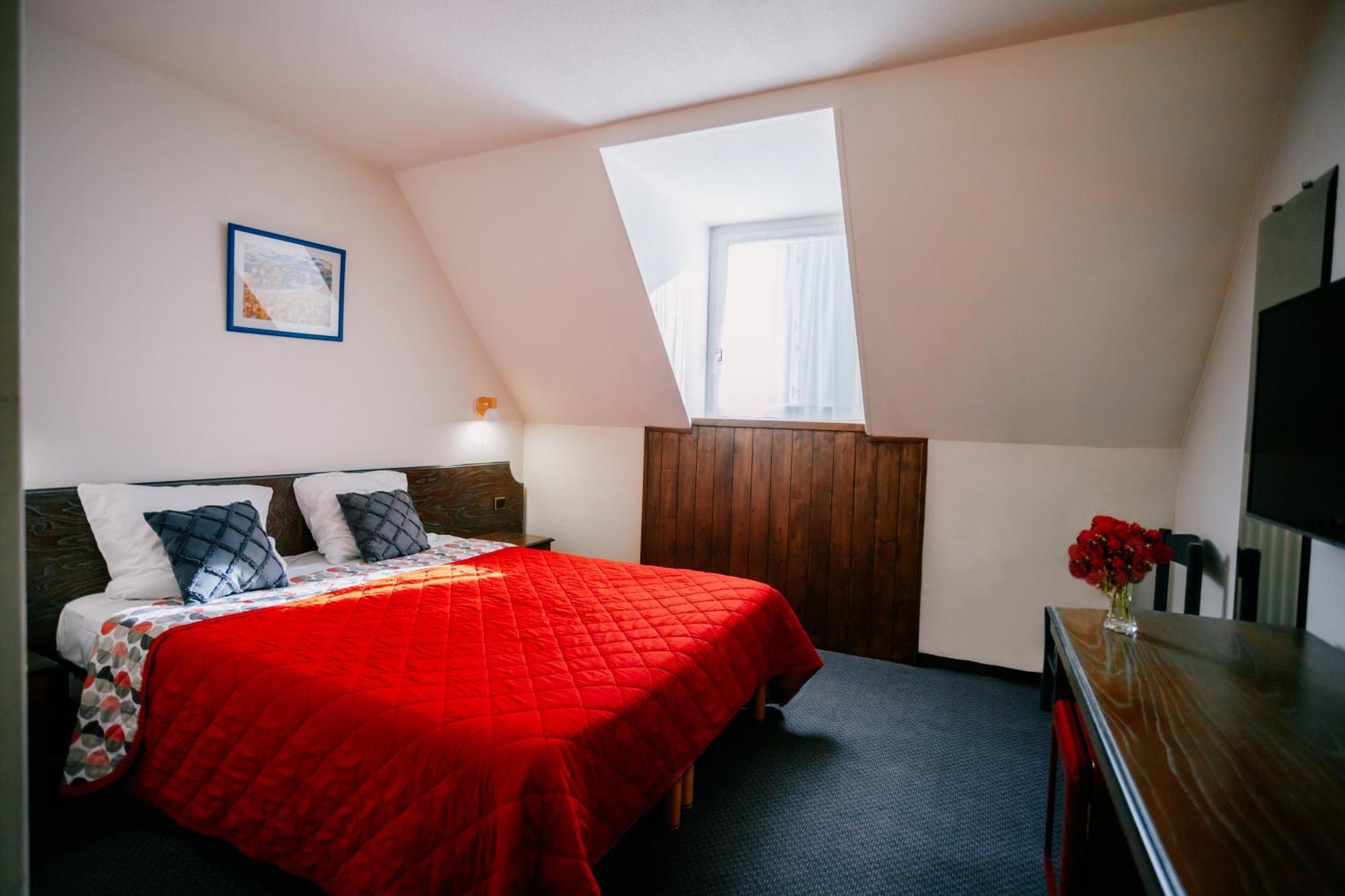 Hotel Le Montaigu Люс-Сен-Совер Екстериор снимка
